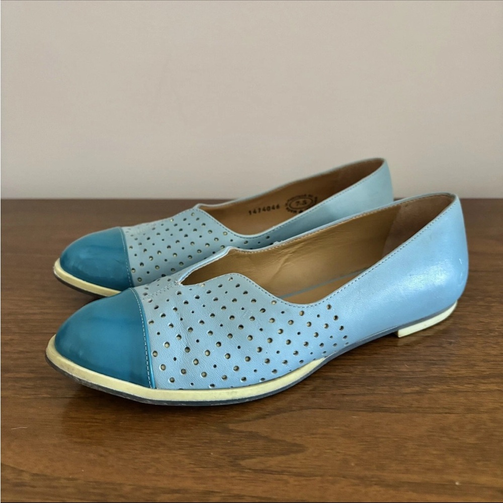 John Fluevog Basement Sue Flats Womens 7.5 Light Blue Perforated Patent Cap Toe